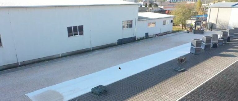Spevnená plocha z Ecorastra pri skladovom areáli – Komárno