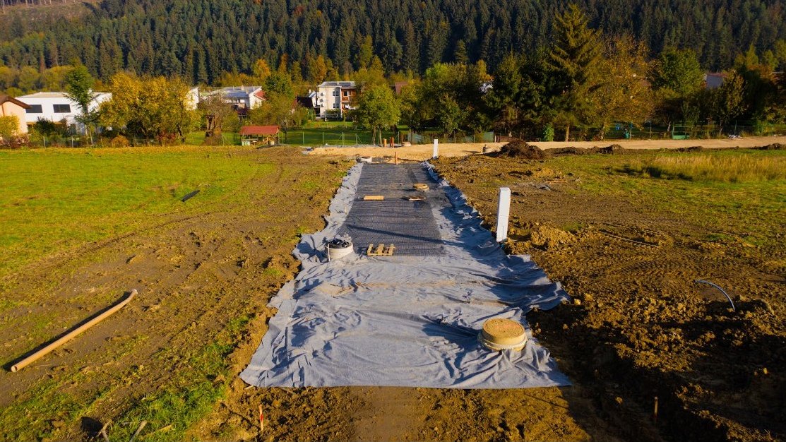 Geotextília a geomreža 40/40 v trase ulice – IBV Budatín, Žilina